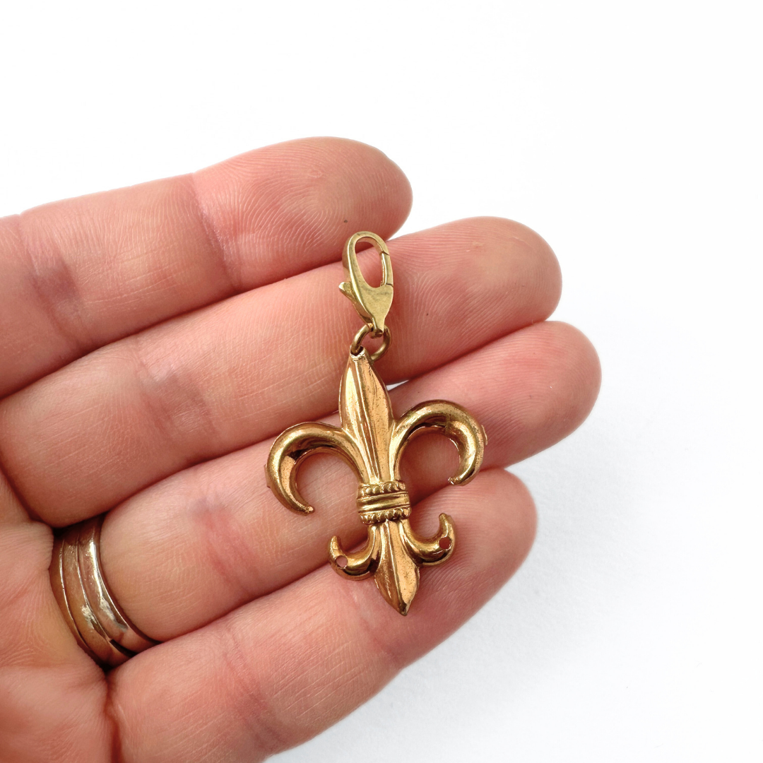 Vintage aged brass fleur-de-lis charm