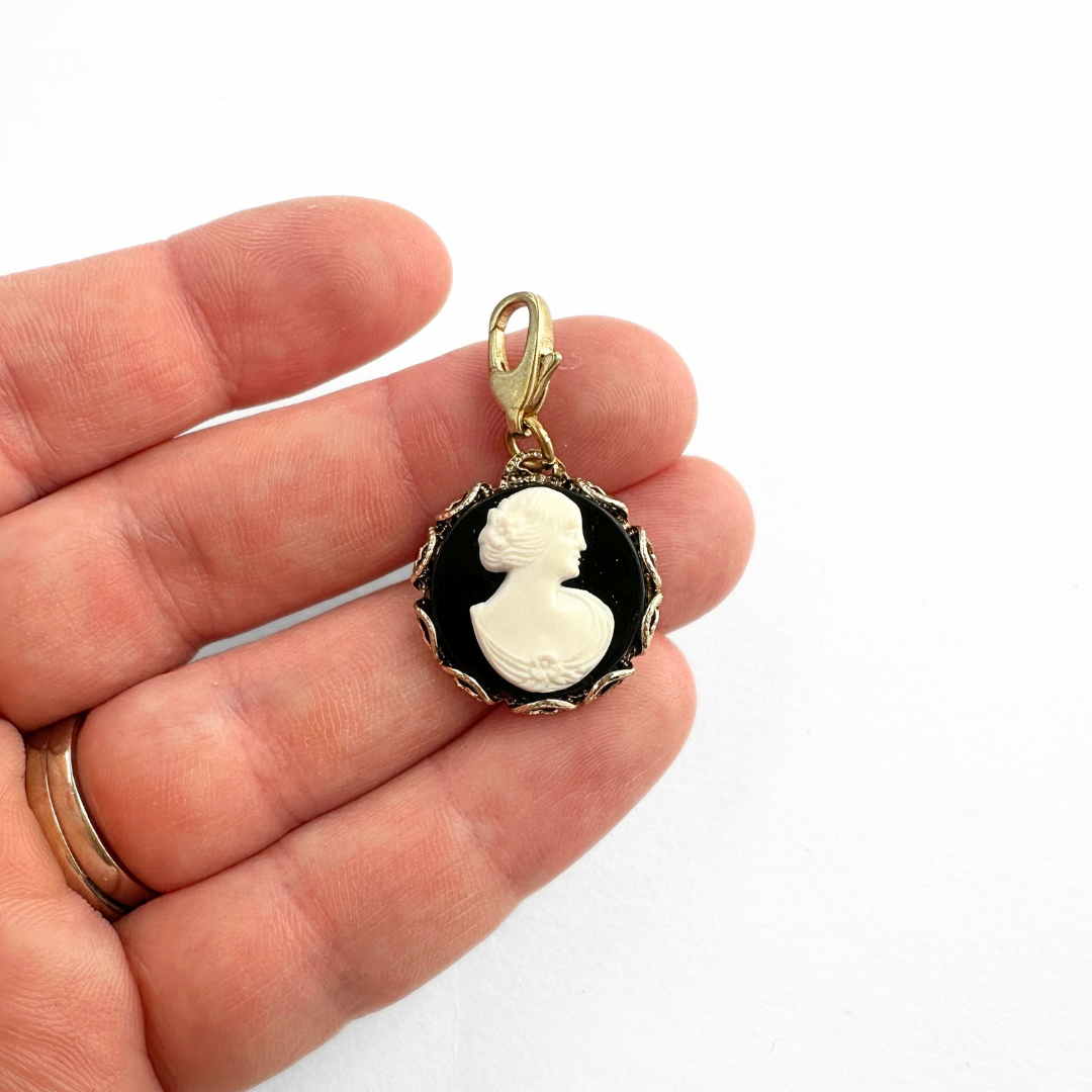 Vintage black and white round cameo charm