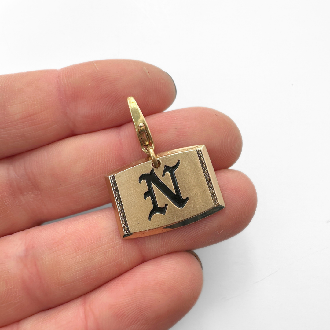 Oblong gold letter "N" vintage cufflink charm