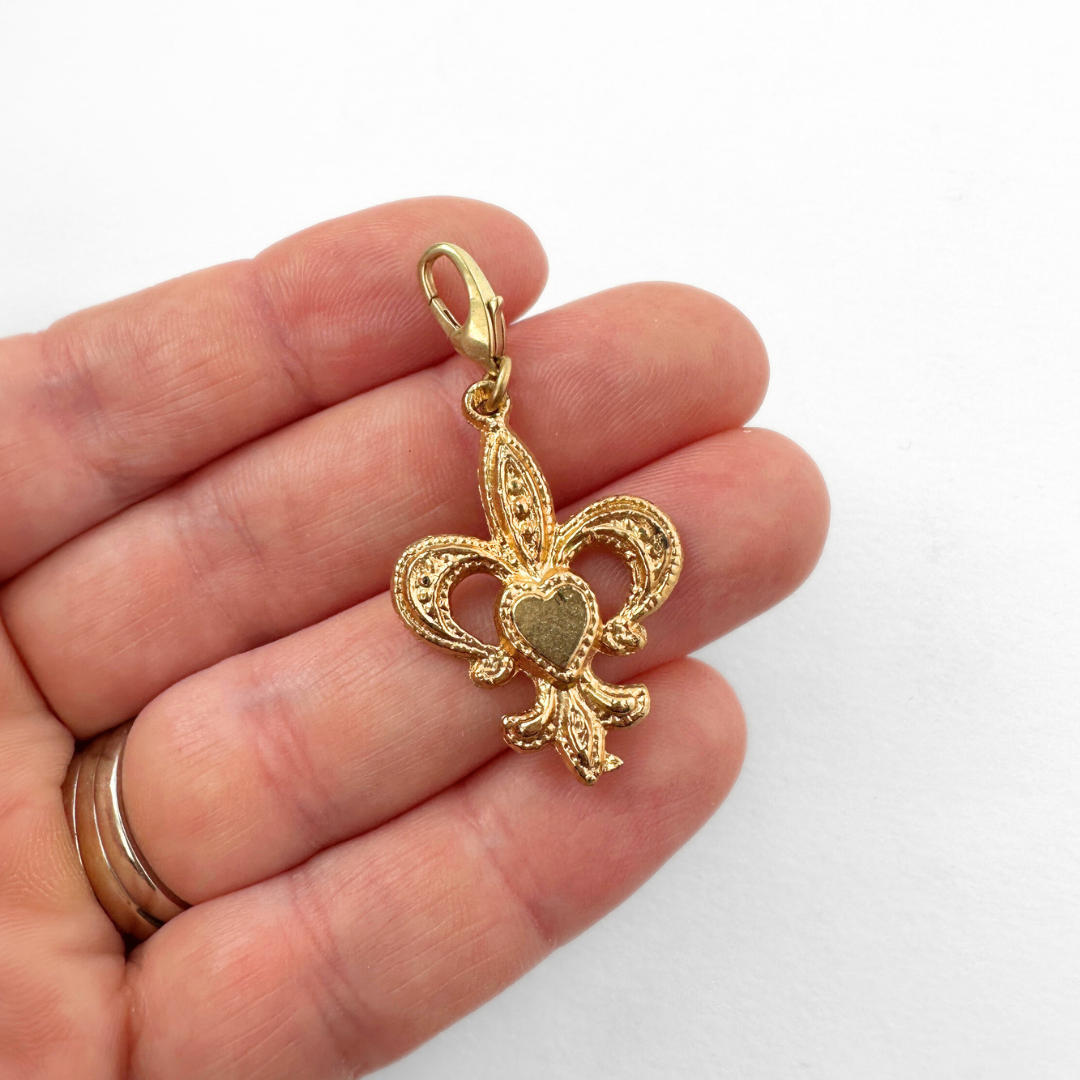 Vintage gold fleur de lis charm with heart center
