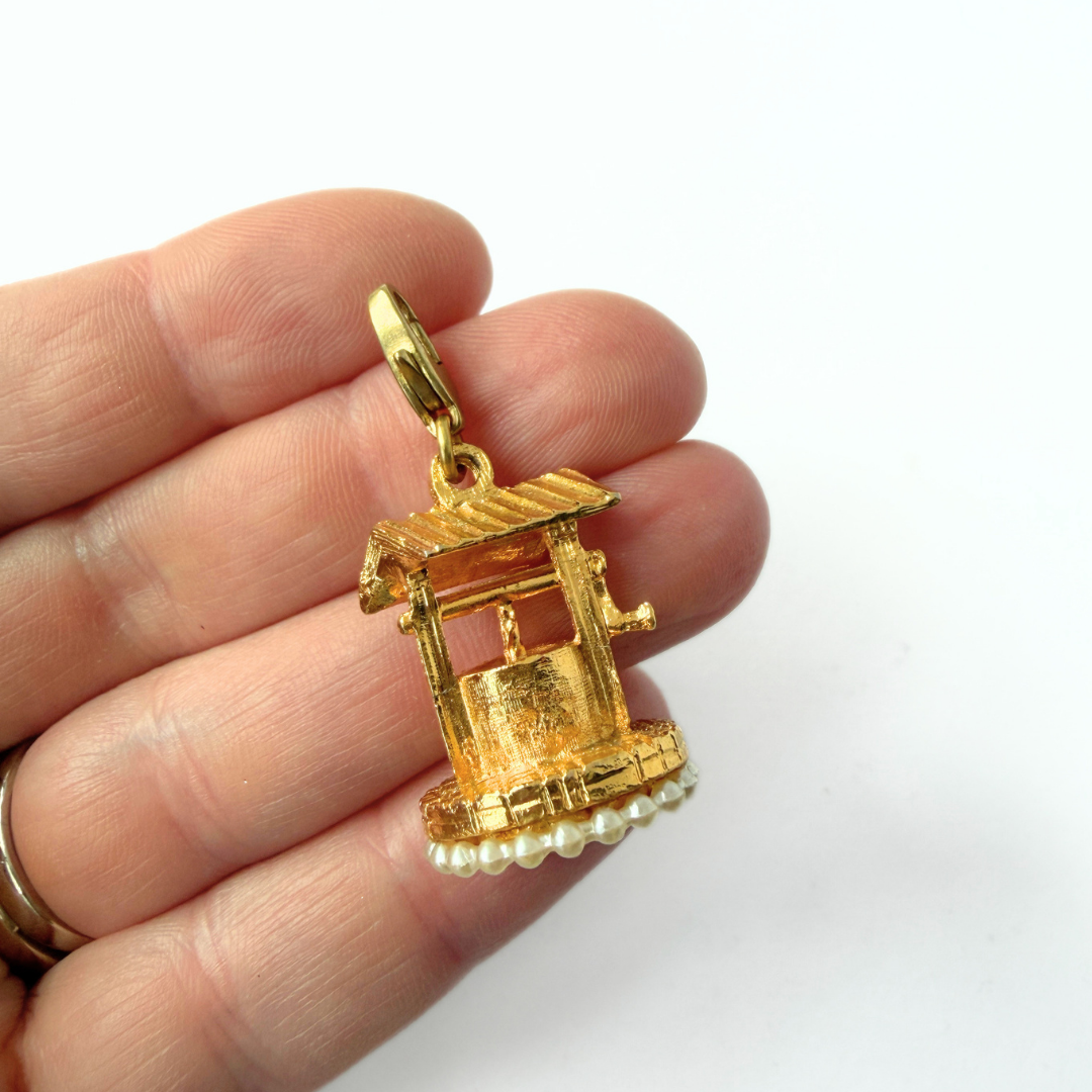 Vintage gold tone Wishing Well charm