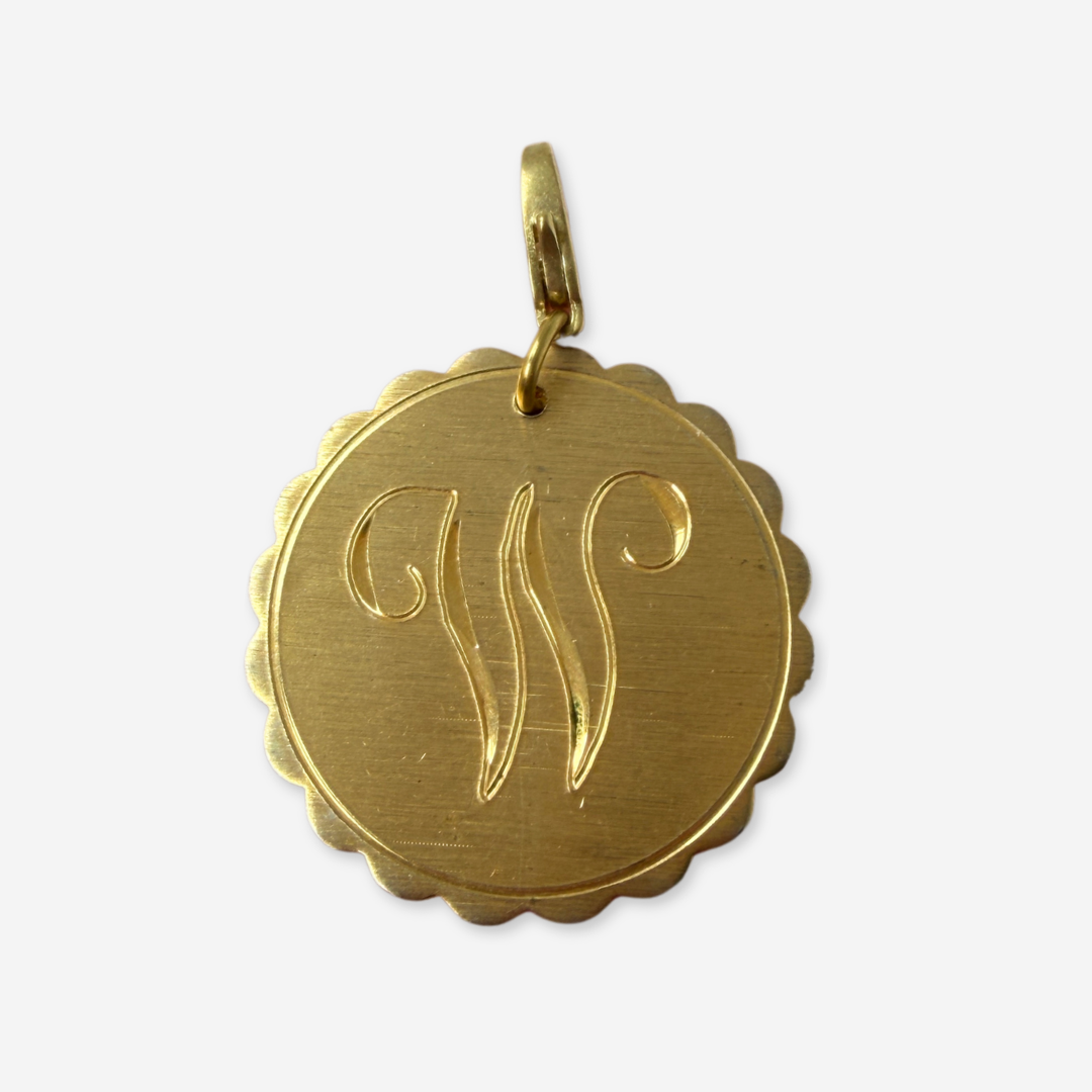 Vintage gold tone scalloped letter "W" monogram charm