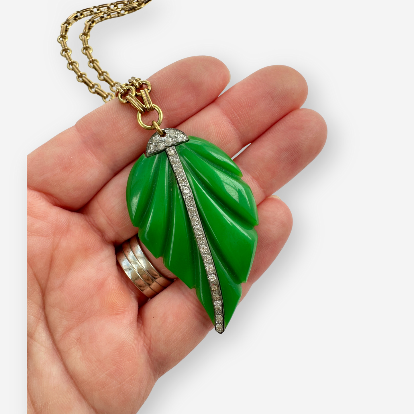 Refashioned vintage kelly green deco leaf pendant necklace