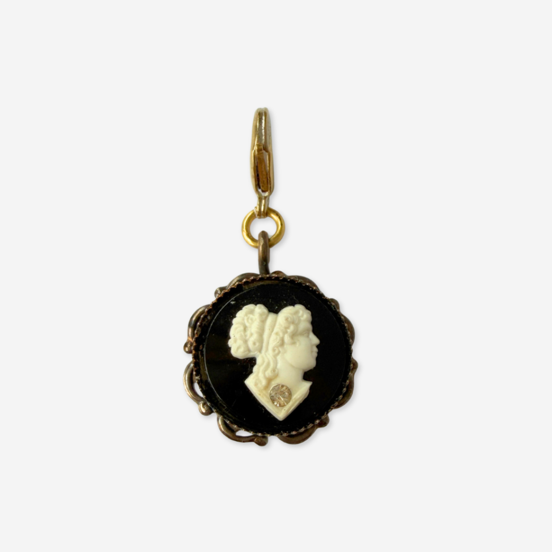 Vintage black and white round cameo charm