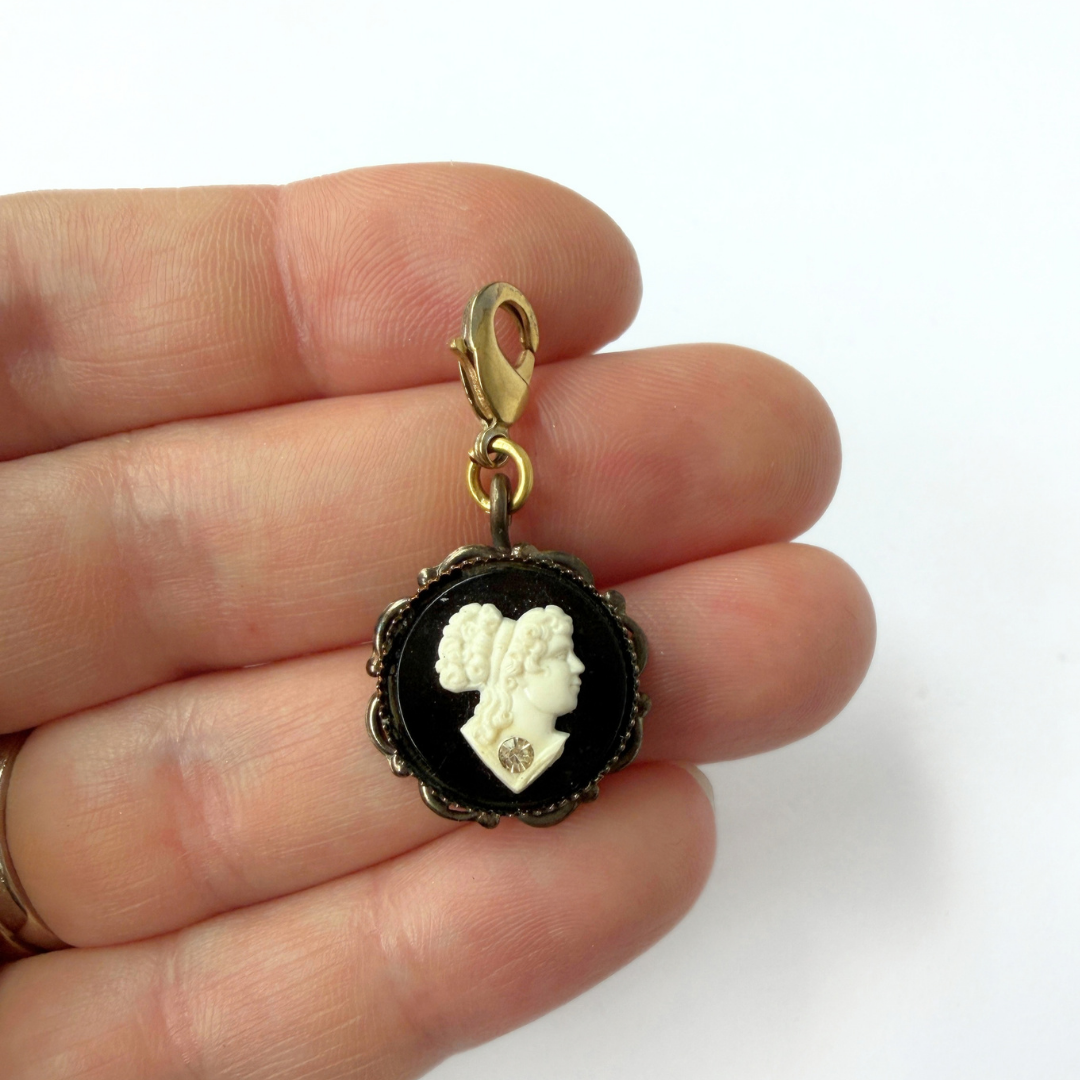 Vintage black and white round cameo charm