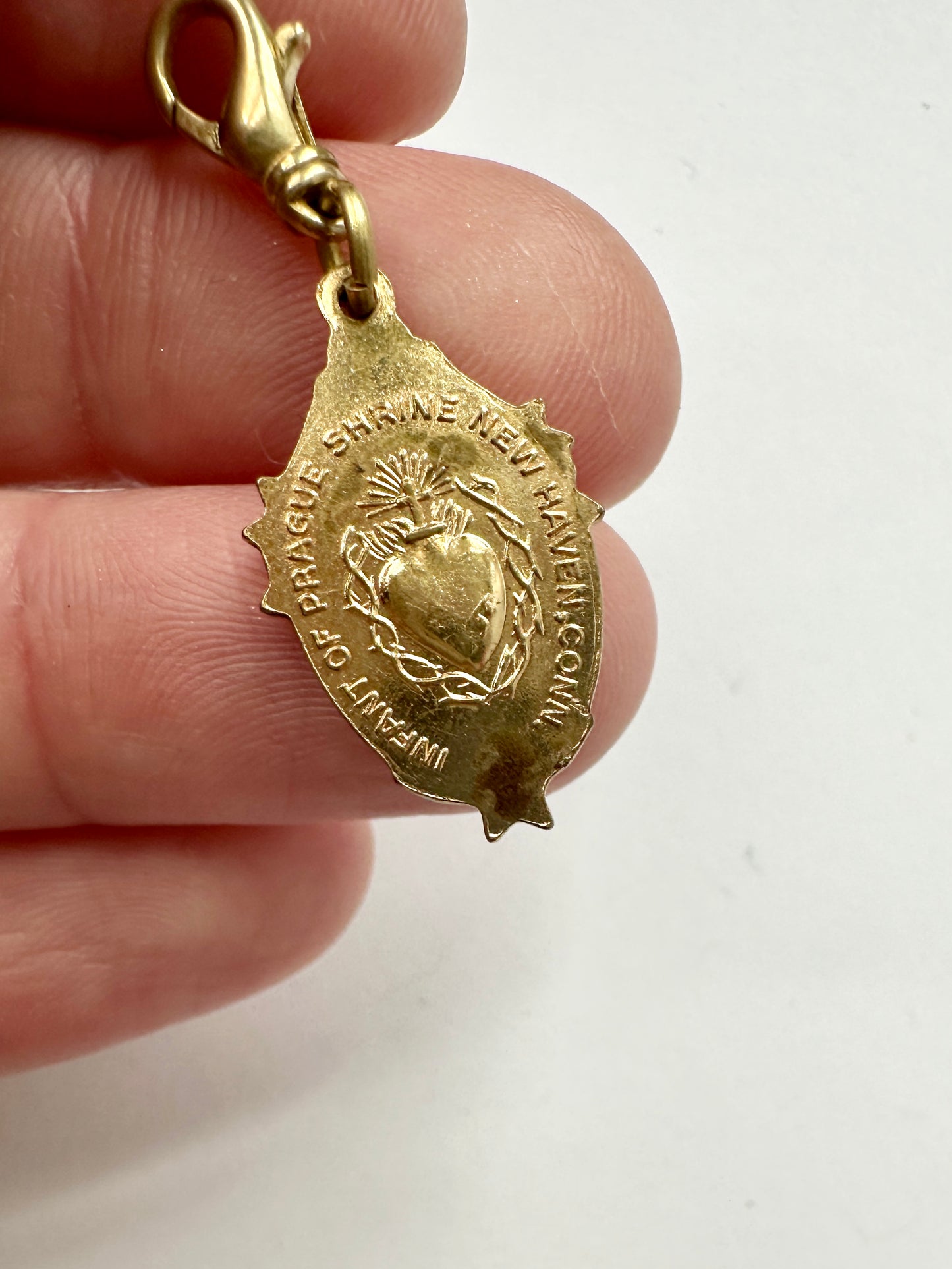 Vintage  gold tone "Infant Jesus of Prague" religious medallion charm