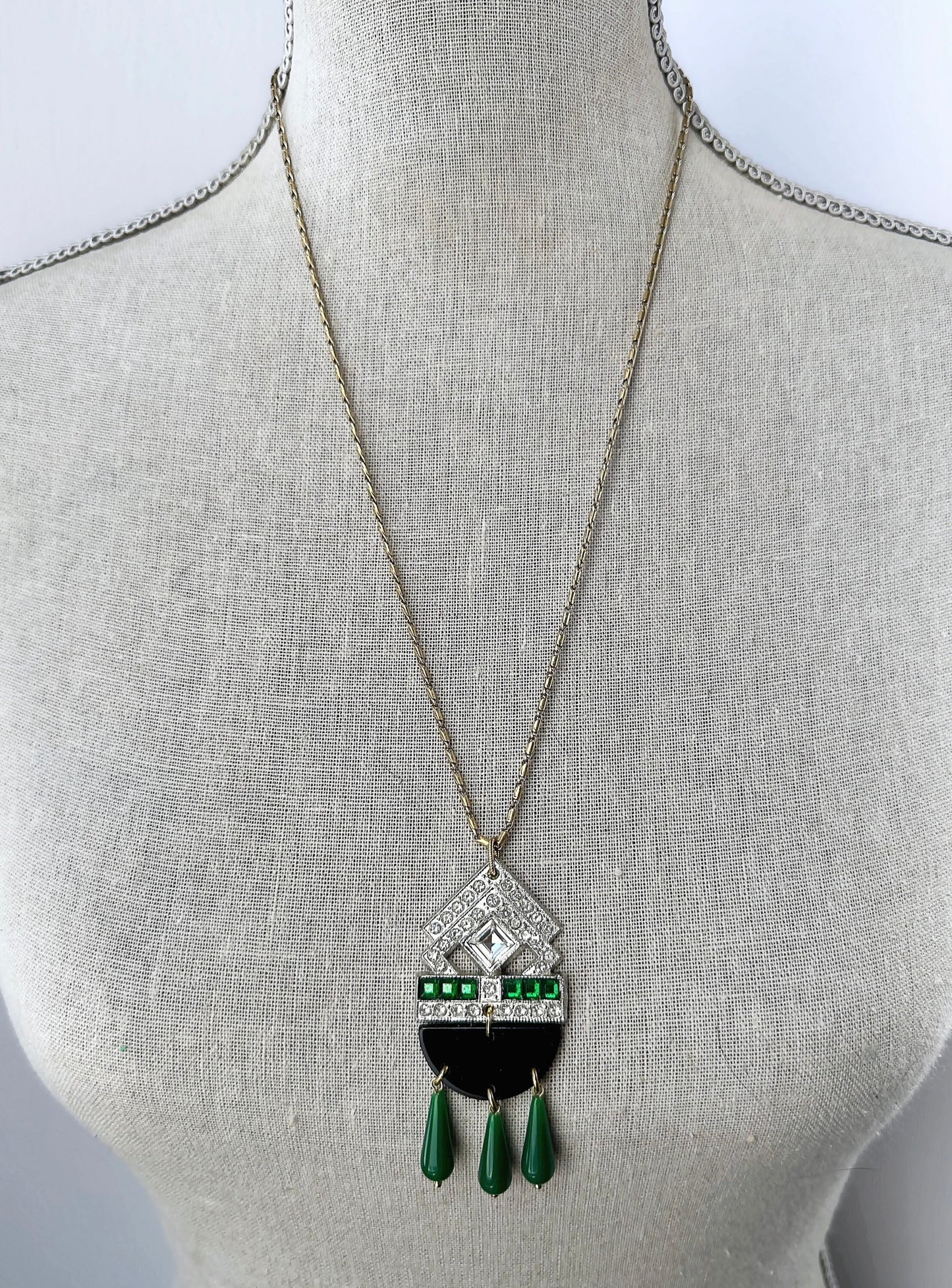 Vintage Art Deco green and black rhinestone assemblage long pendant necklace